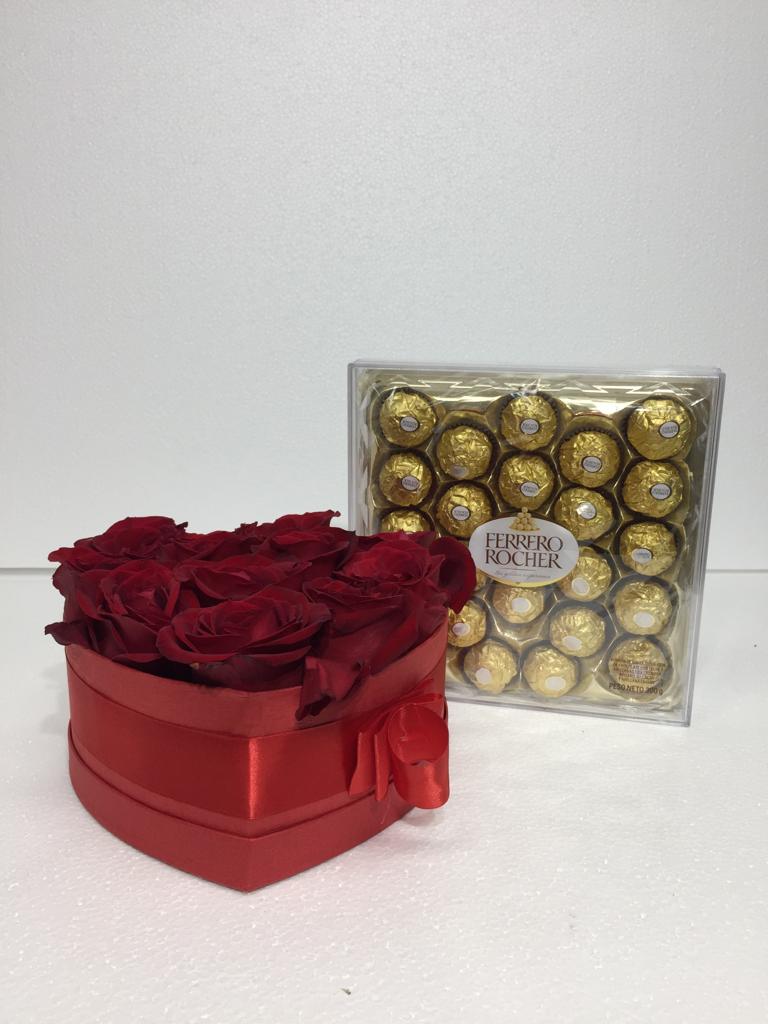 12 Rosas en Caja Coraz�n y Bombones Ferrero Rocher 300 Grs